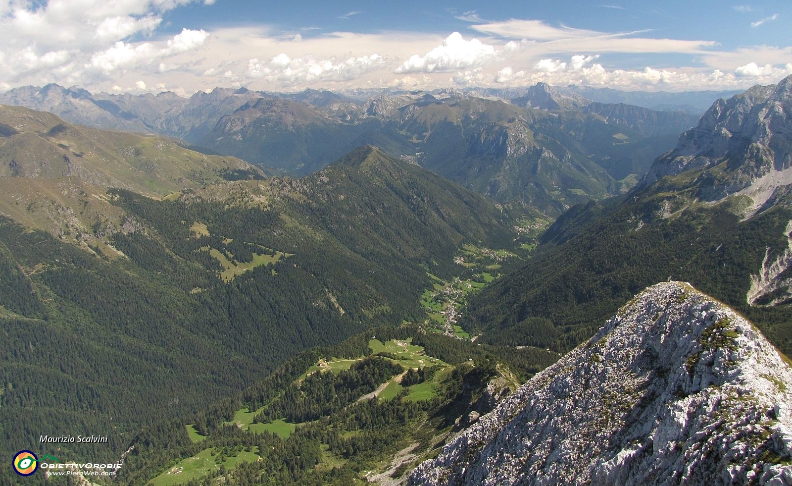 52 Panorama di Valcanale e Val Seriana....JPG